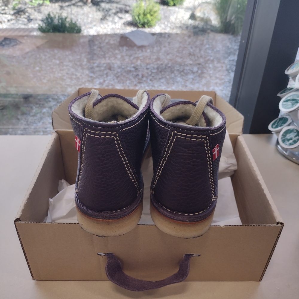 Plum color Grena Duckfeet Women's Boots Sold out - Picture 6 of 12